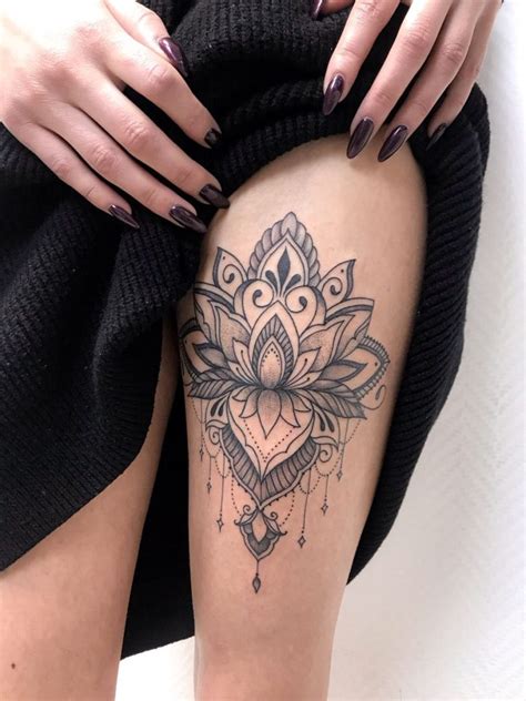 28 Inspirações para Tatuagens Femininas na Coxa:。